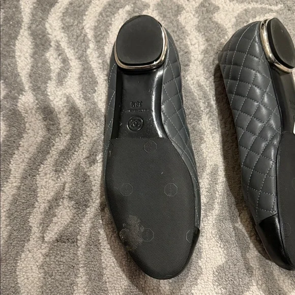 CHANEL Women's Black Quilted Loafers - Picture 3 of 6